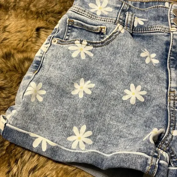 No Boundaries NOBO Daisy Print Denim Shorts • Juniors 9 • Double-Button Cuffed - Picture 3 of 10